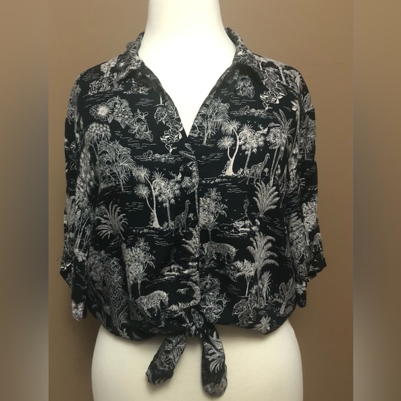 TOPSHOP  Size 2 Black with White Hawaiian Print Tie Front - Picture 3 of 7